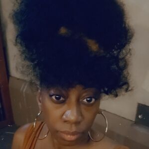 Meet your Posher, Felicia